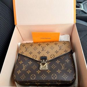 Louis Vuitton Pochette Mètis reverse Monogram.